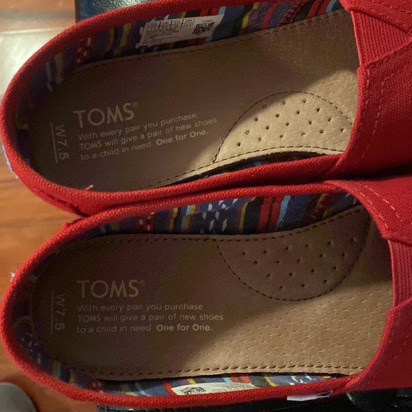Toms- ❤️ Red ❤️ Size 7.5 - Picture 2 of 3